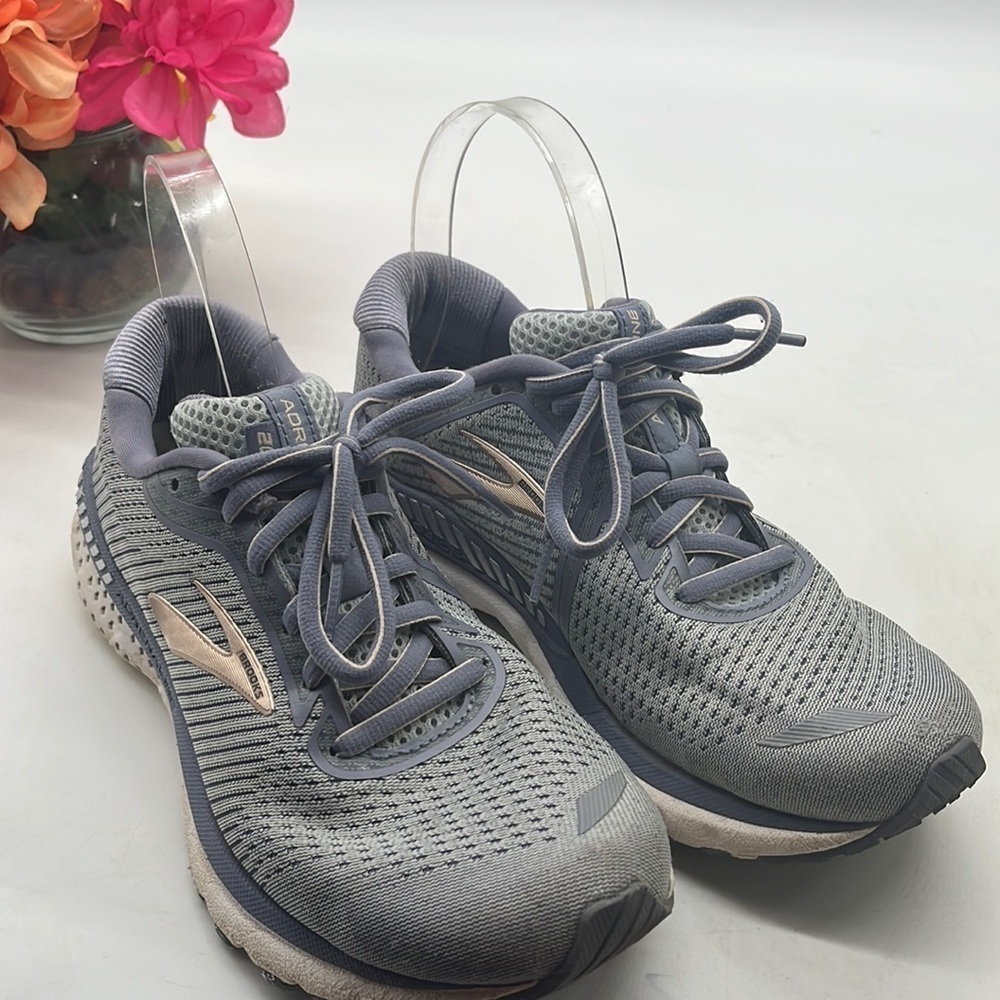 Brooks Adrenaline 20  Blue Peach Running Shoes Sz 8. BRK0258